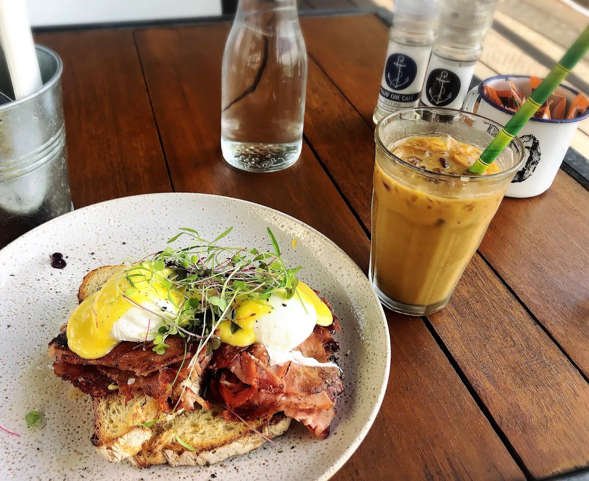 エッグベネディクト, Wharf ONE Cafe