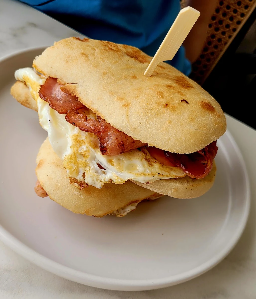 Bacon & Egg Roll