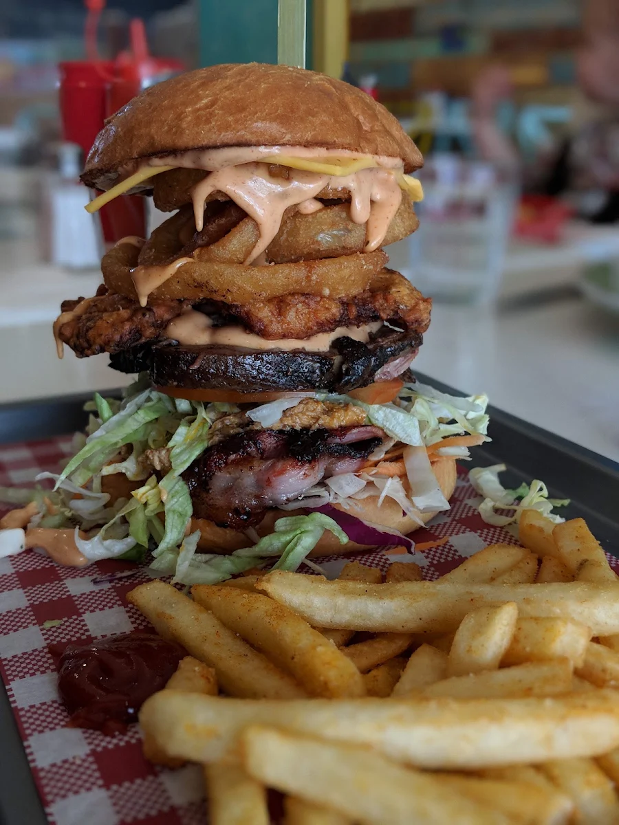 Vegetable Deluxe Burger (V)