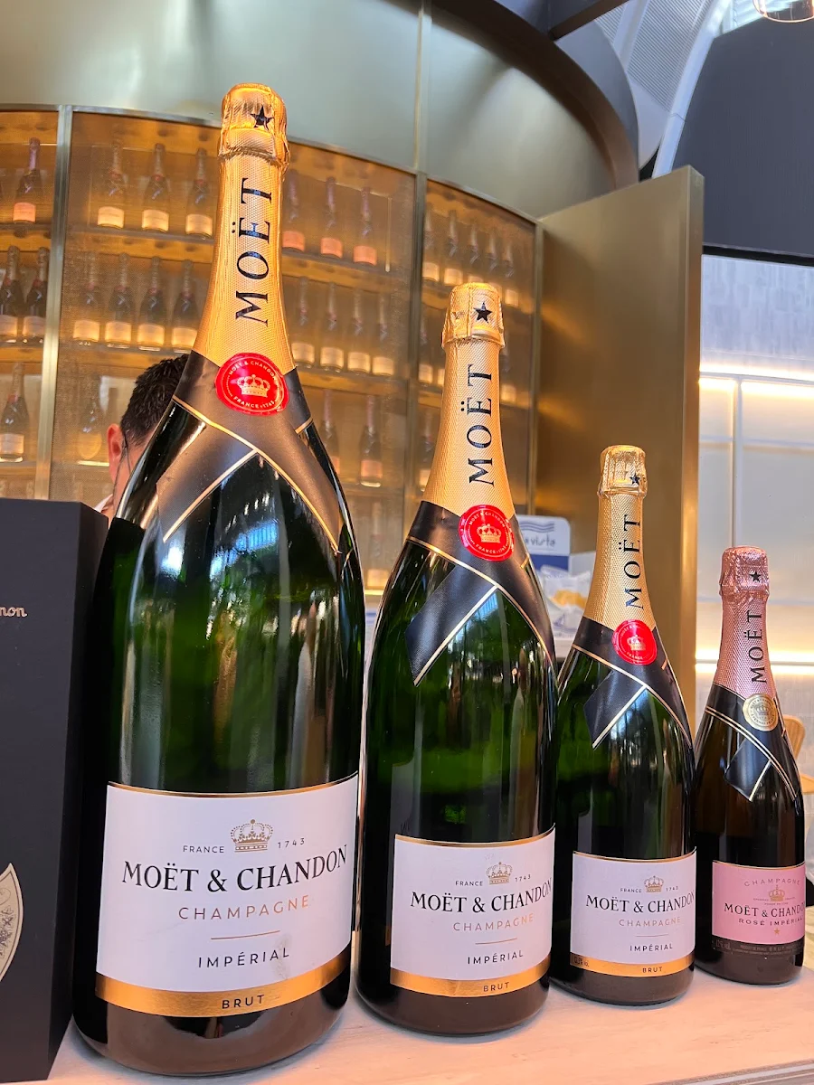 Highlights, Champagne & Oyster Bar