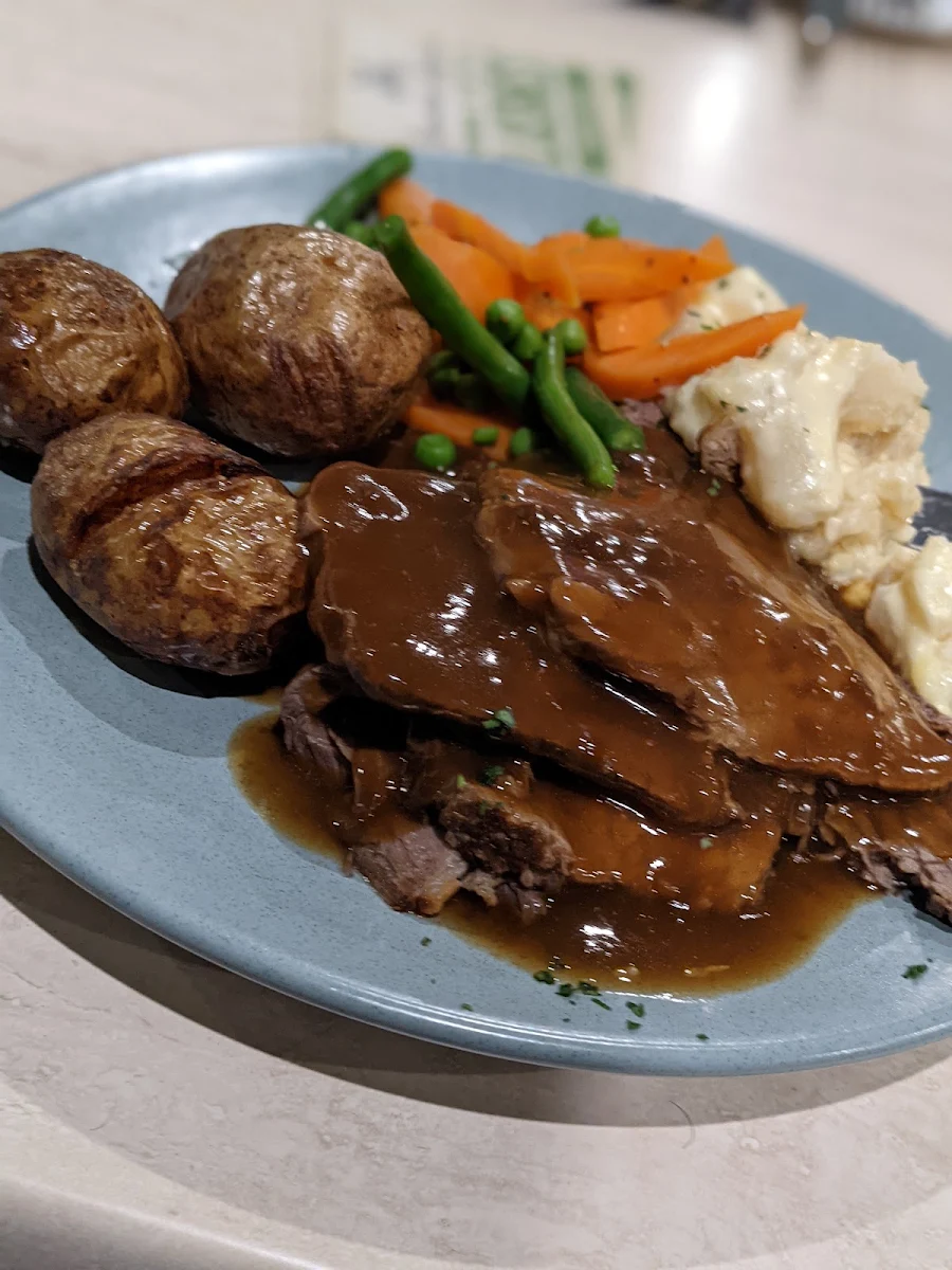 Sunday Roast, Seven Mile Bar & Bistro