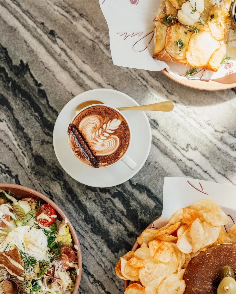 Highlights, Parla Cafe