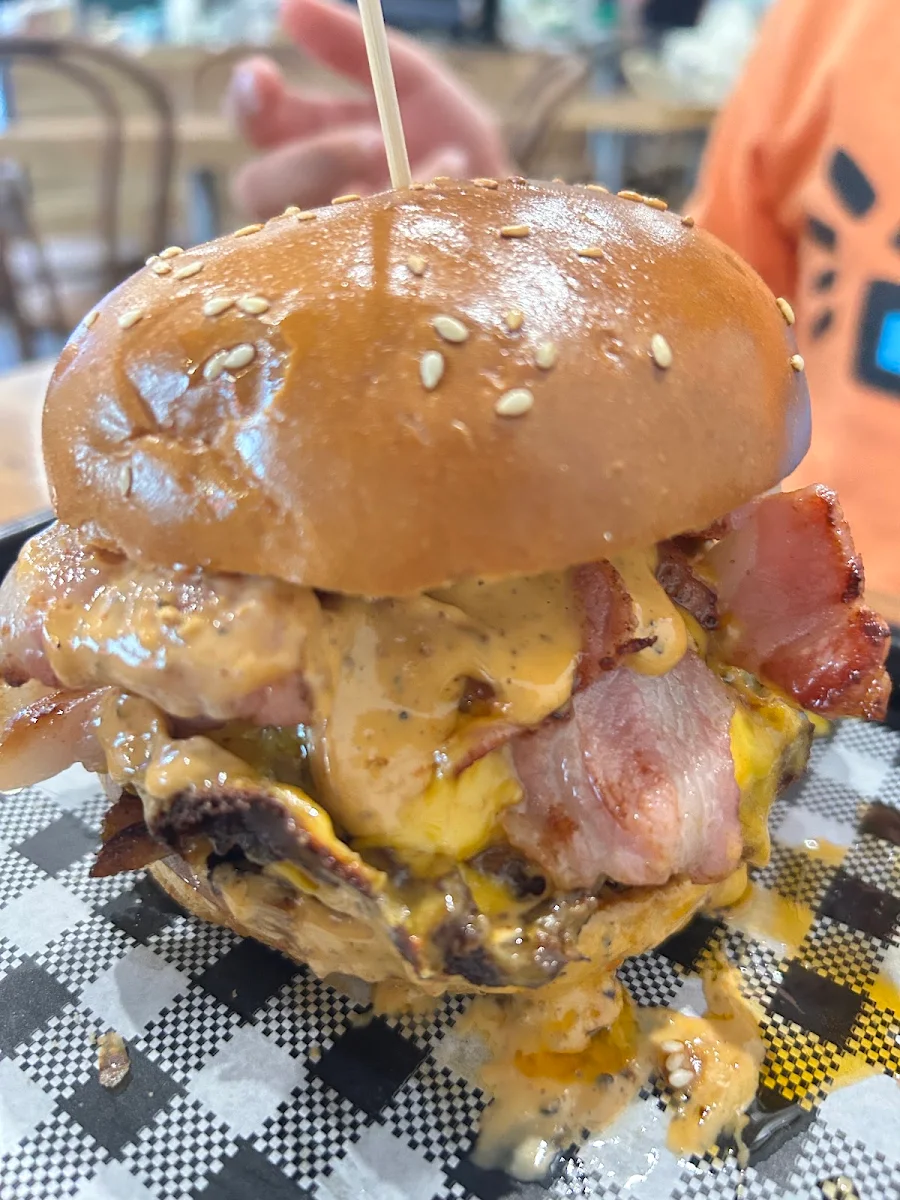 Highlights, BurgerFans Belmont (by F5)