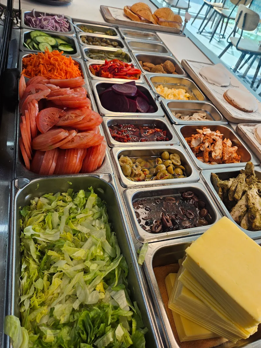 Highlights, Café Lunchroom