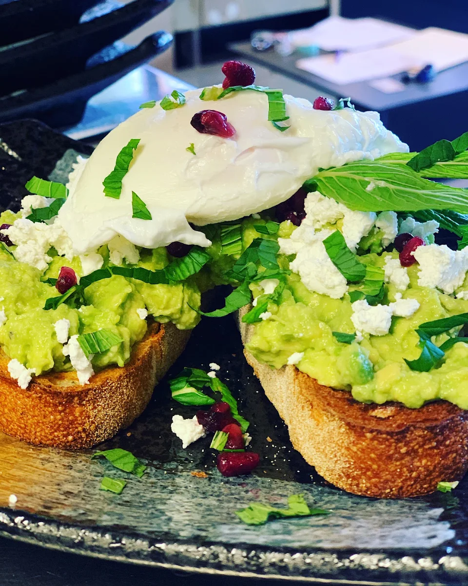 Smashed Avo, Coffee Guru Brookwater