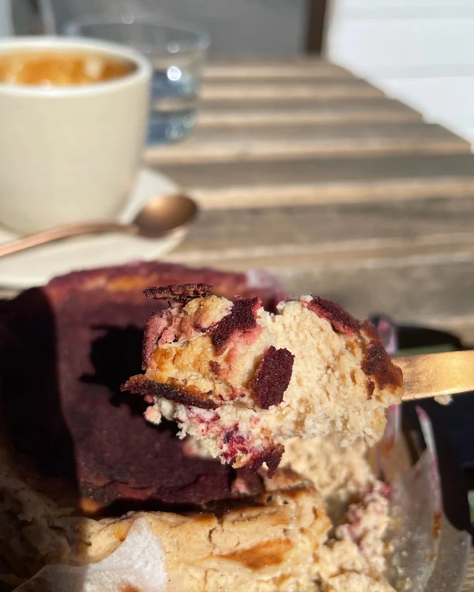 Basque Burnt Cheese Cake, Calēre Coffee