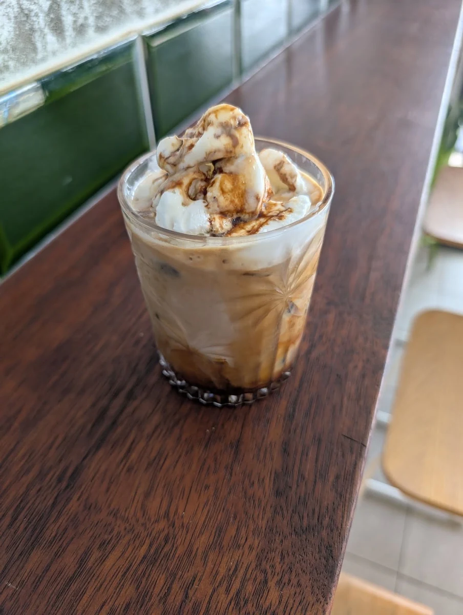 Highlights, Little Stray Winds Cafe