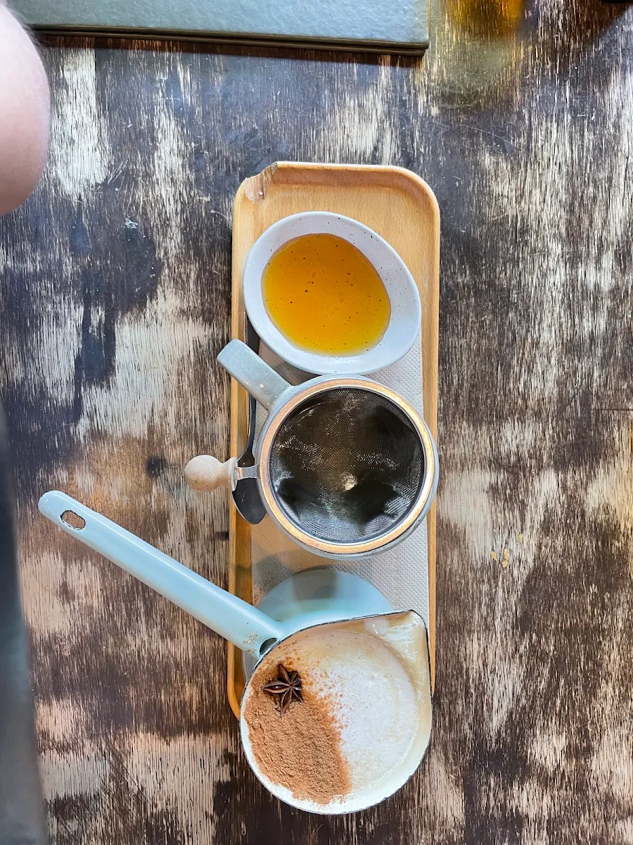 Gingerbread Chai, Autumn Rooms
