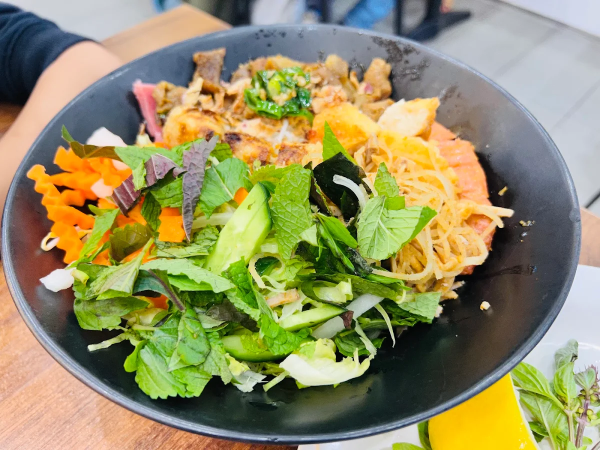 Rice Vermicelli with Spring Roll