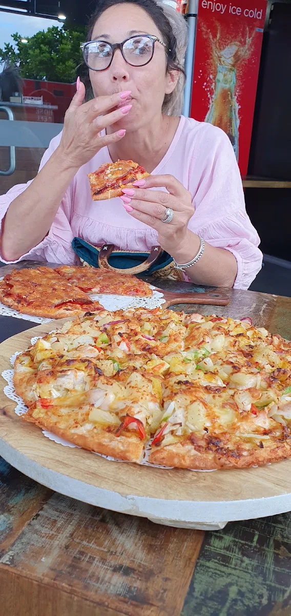 Stay Chicken Pizza