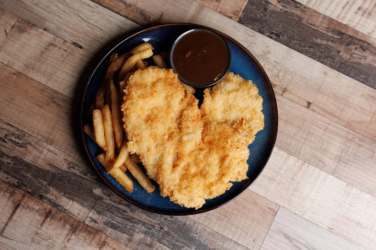 Schnitzel w Chips, Sugar & Chilli Cafe