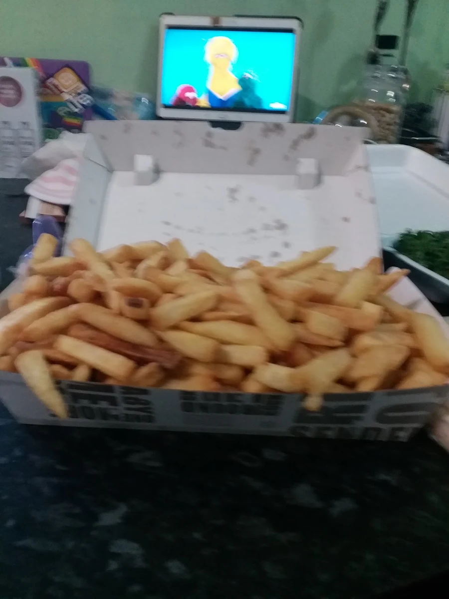 Large Chips Generous Full Box, Anar Charcoal Chicken