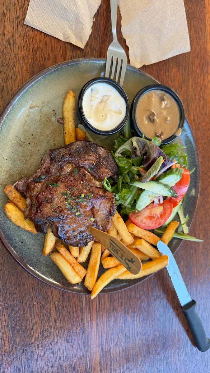 Highlights, Eastern Creek Tavern