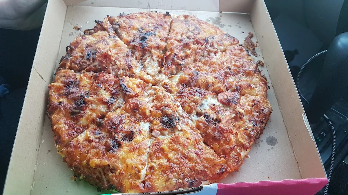 Highlights, Bruce's Ozzie Pizza