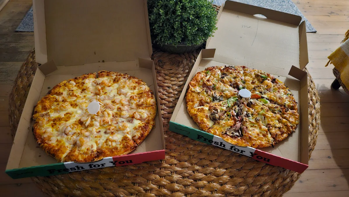 Highlights, Bruce's Ozzie Pizza