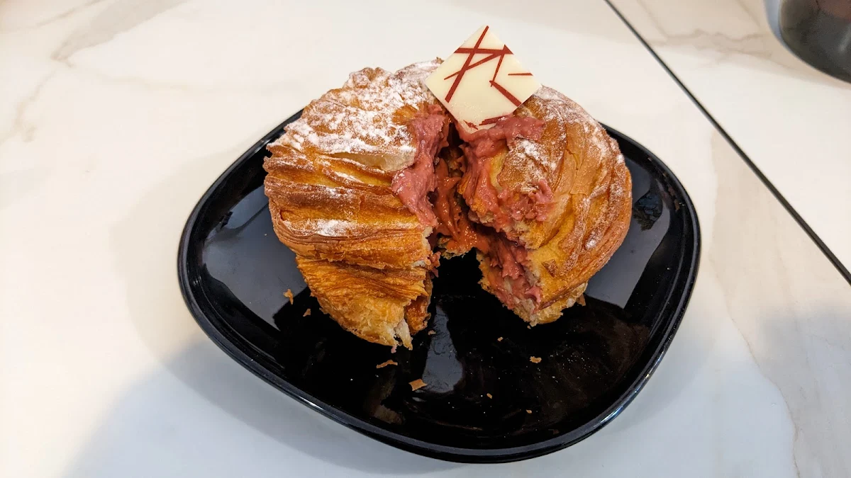 Raspberry Cruffin, Almost French Pâtisserie