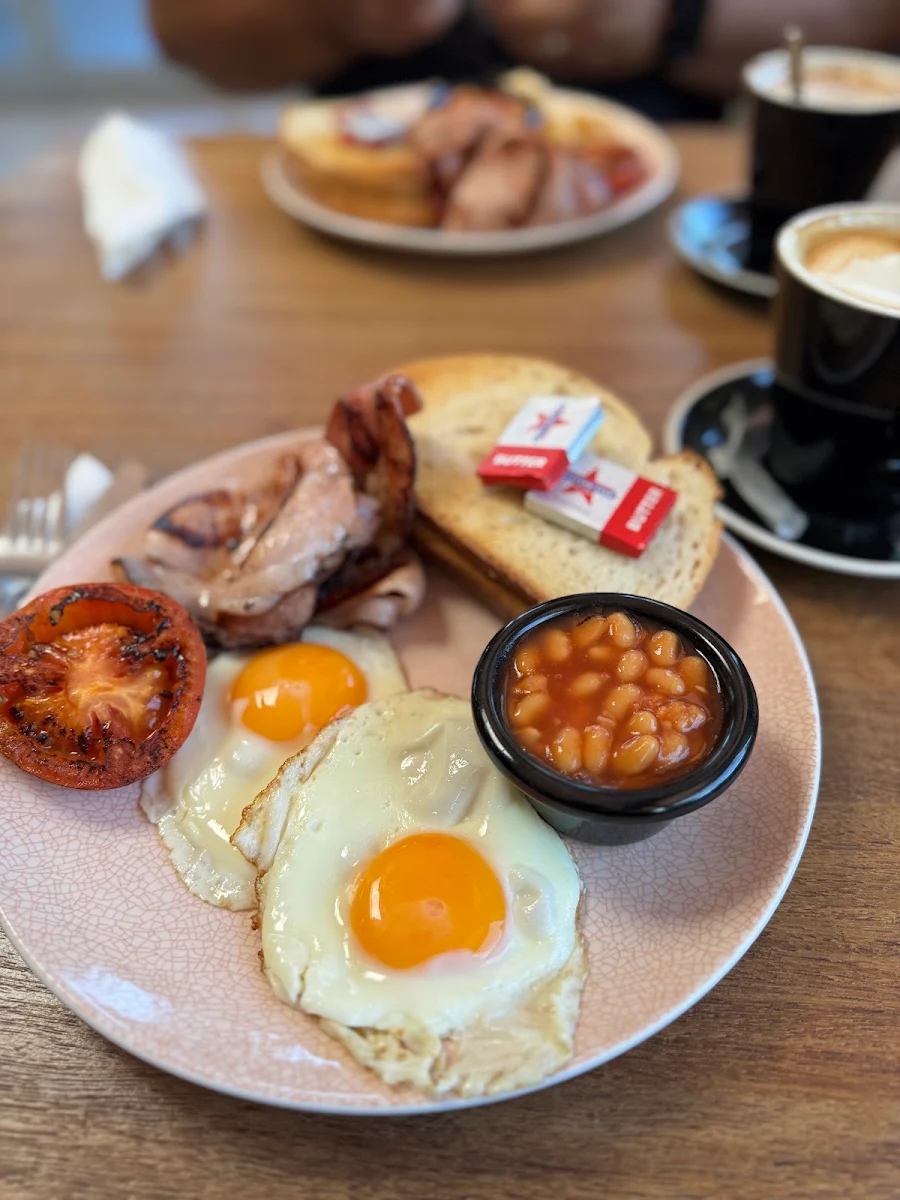 Highlights, Grand Boulevard Cafe