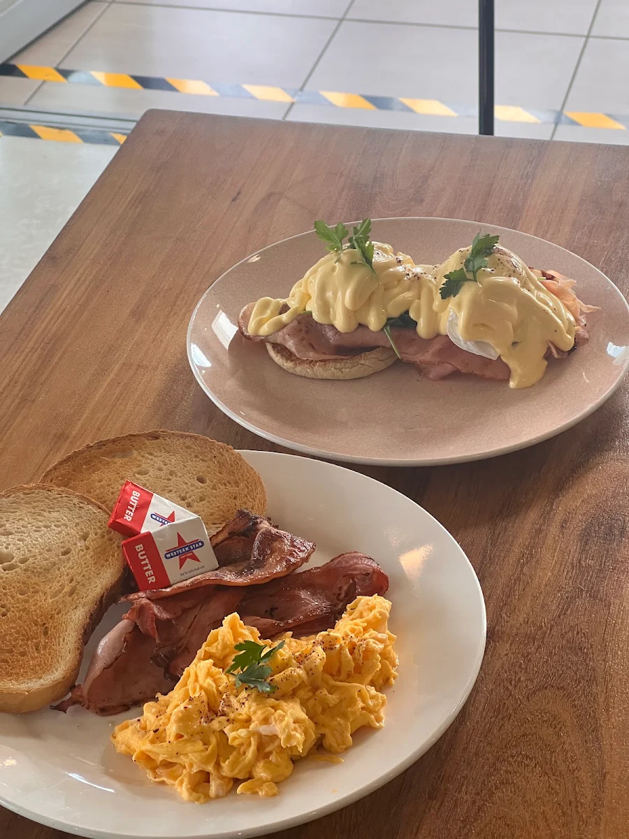 Highlights, Grand Boulevard Cafe