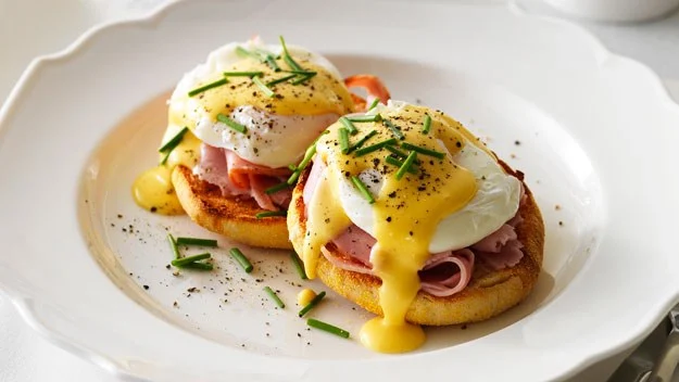 Eggs Benedict, Pepper N Salt Cafe