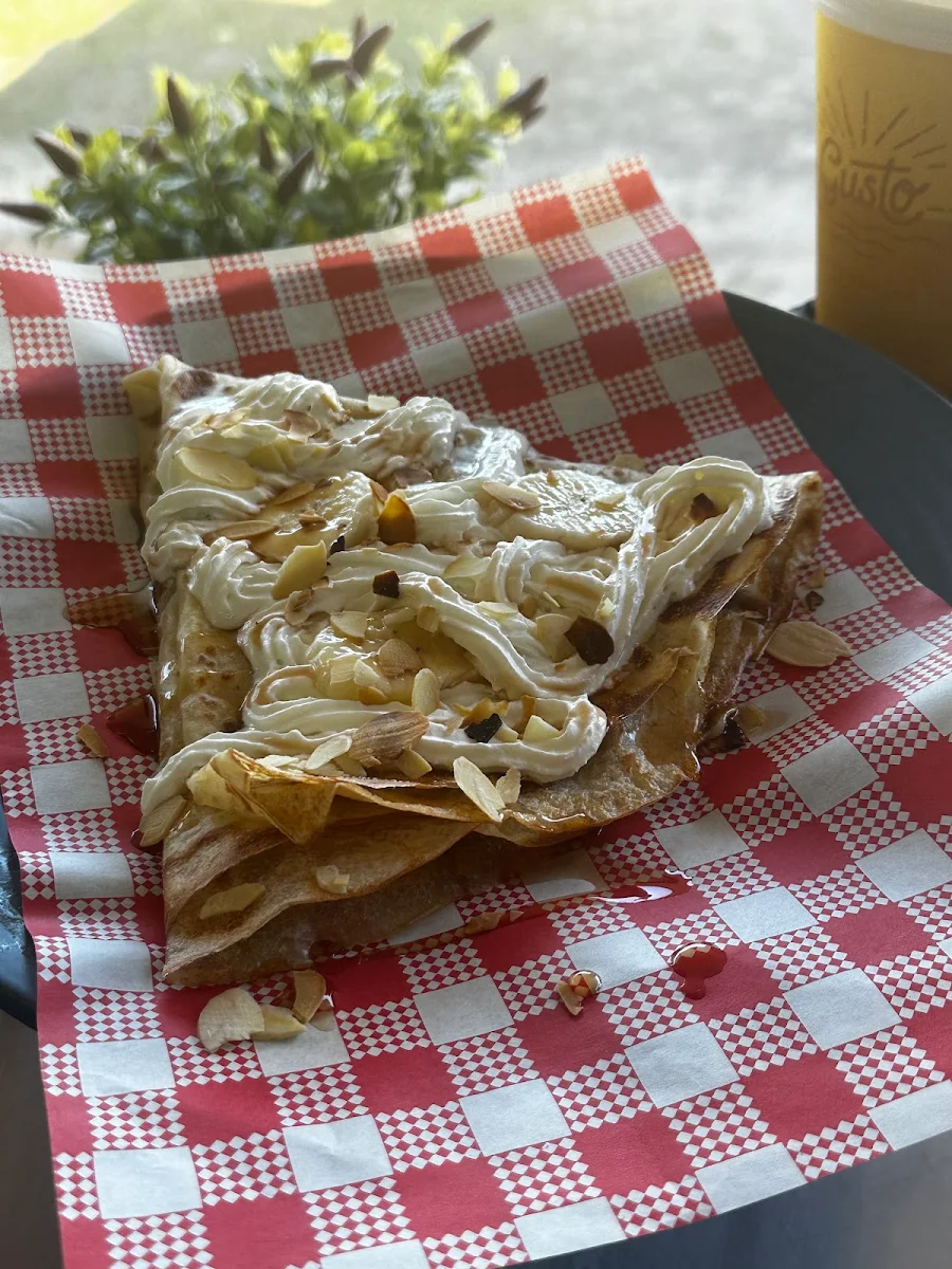 Highlights, Saltie Dog - Coffee & Crêpes
