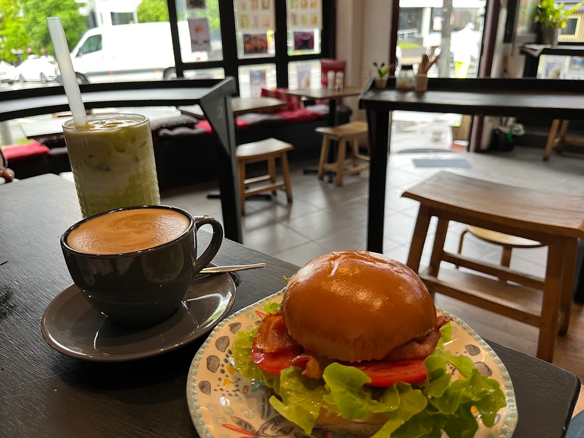 Burger, Beantown Cafe Newtown