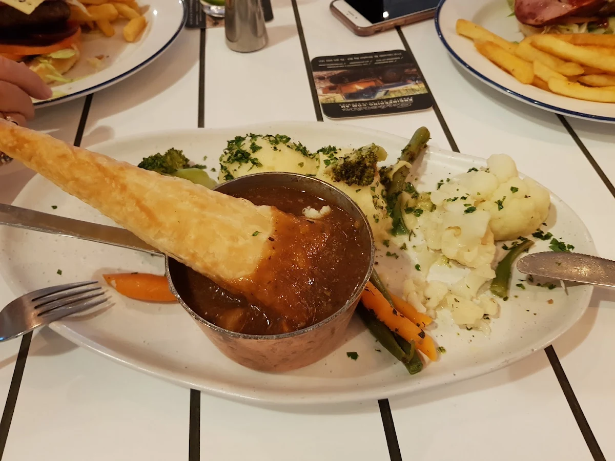 Angus Pie, Narangba Valley Tavern