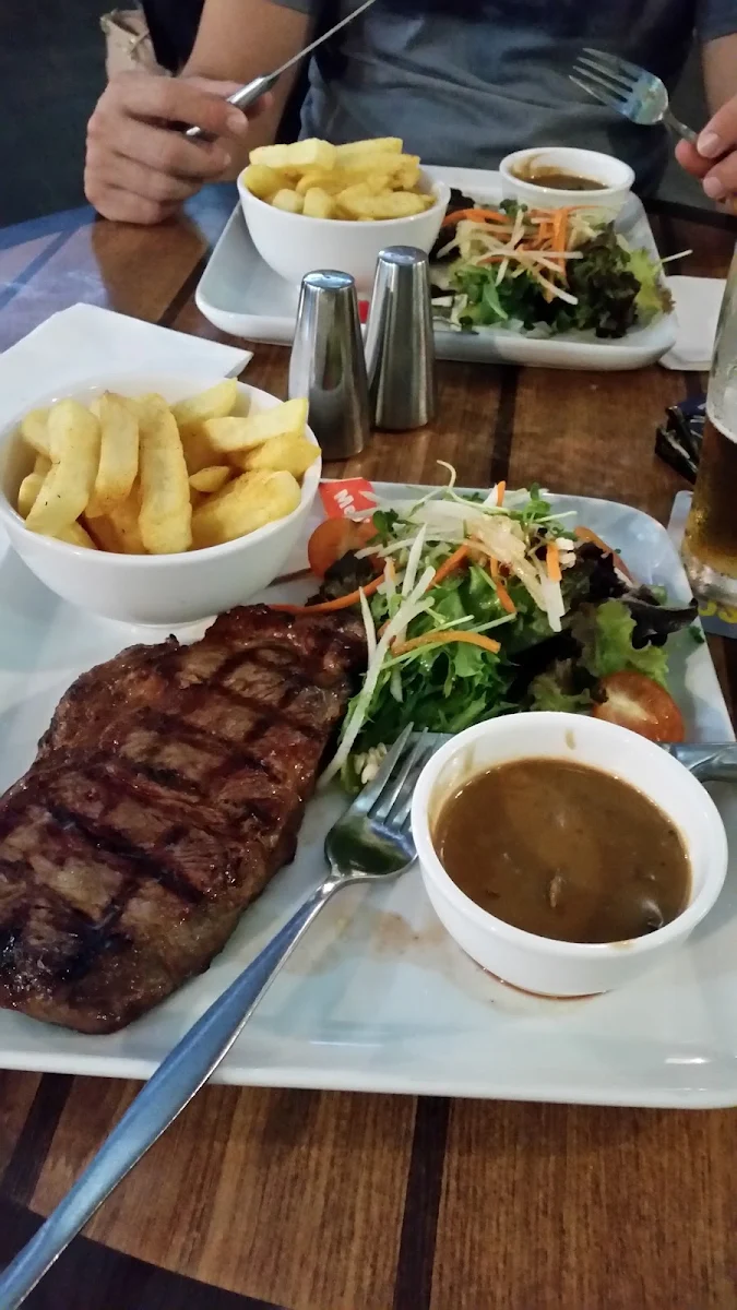 Highlights, Narangba Valley Tavern