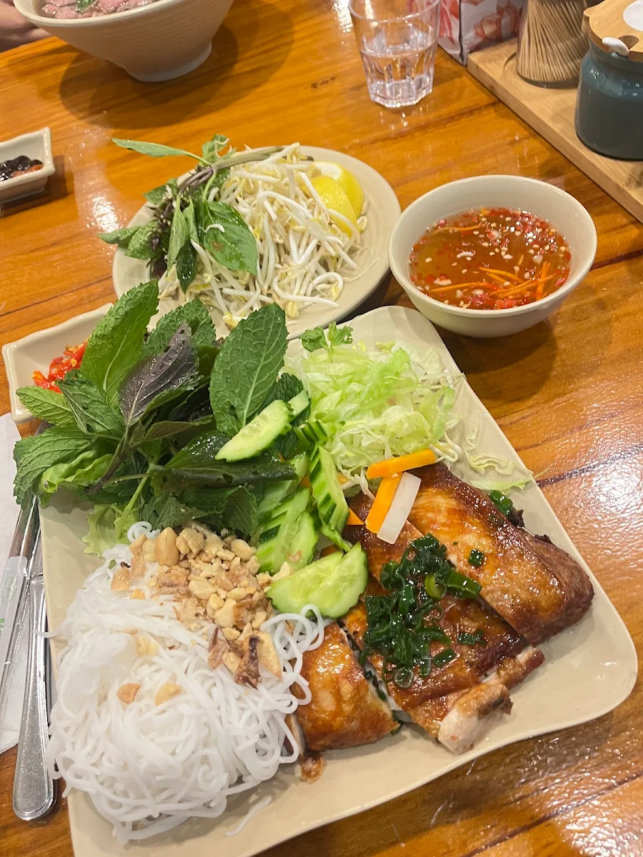 Grilled Lemongrass Pork with Steamed Rice Flour Rolls
