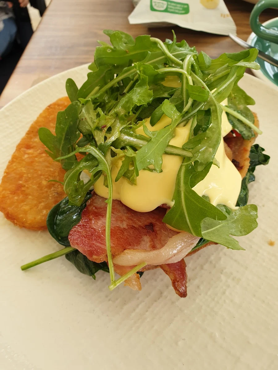 Eggs Benedict, Pelican's Nest Cafe