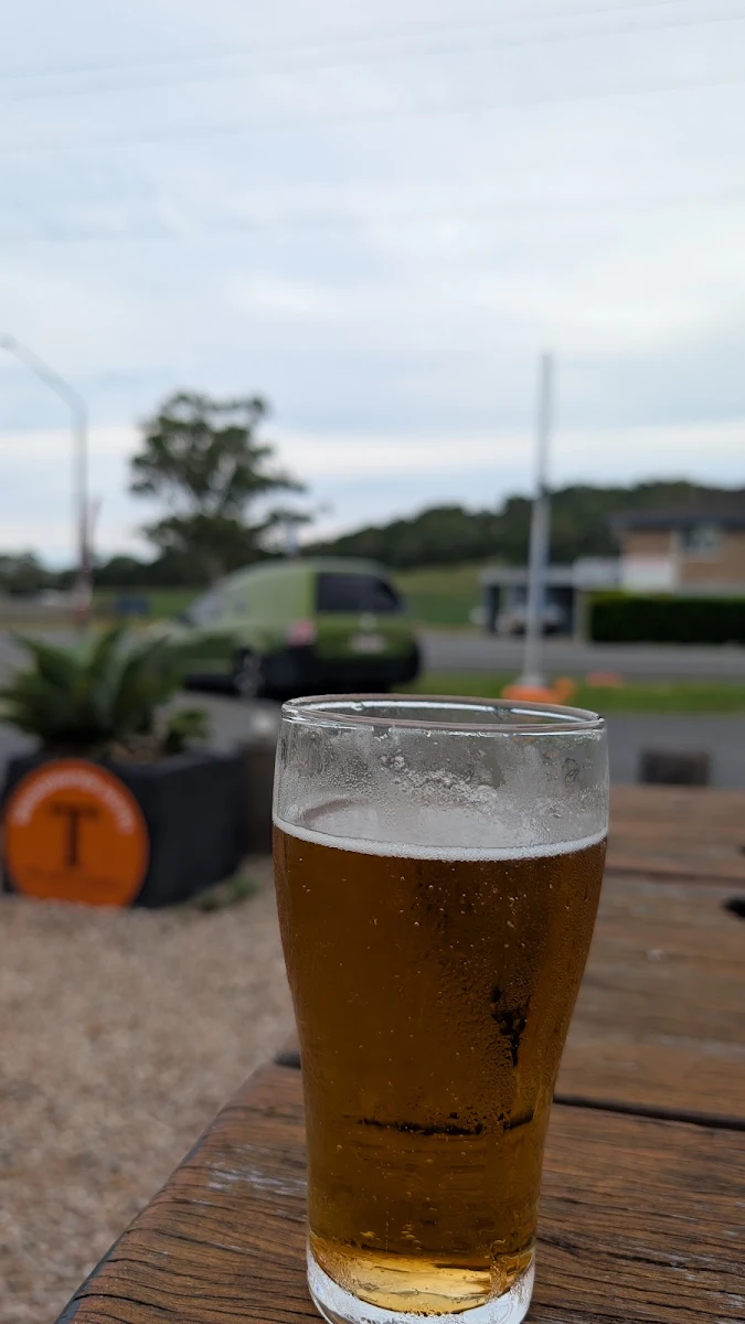 VB, Broadwater Hotel