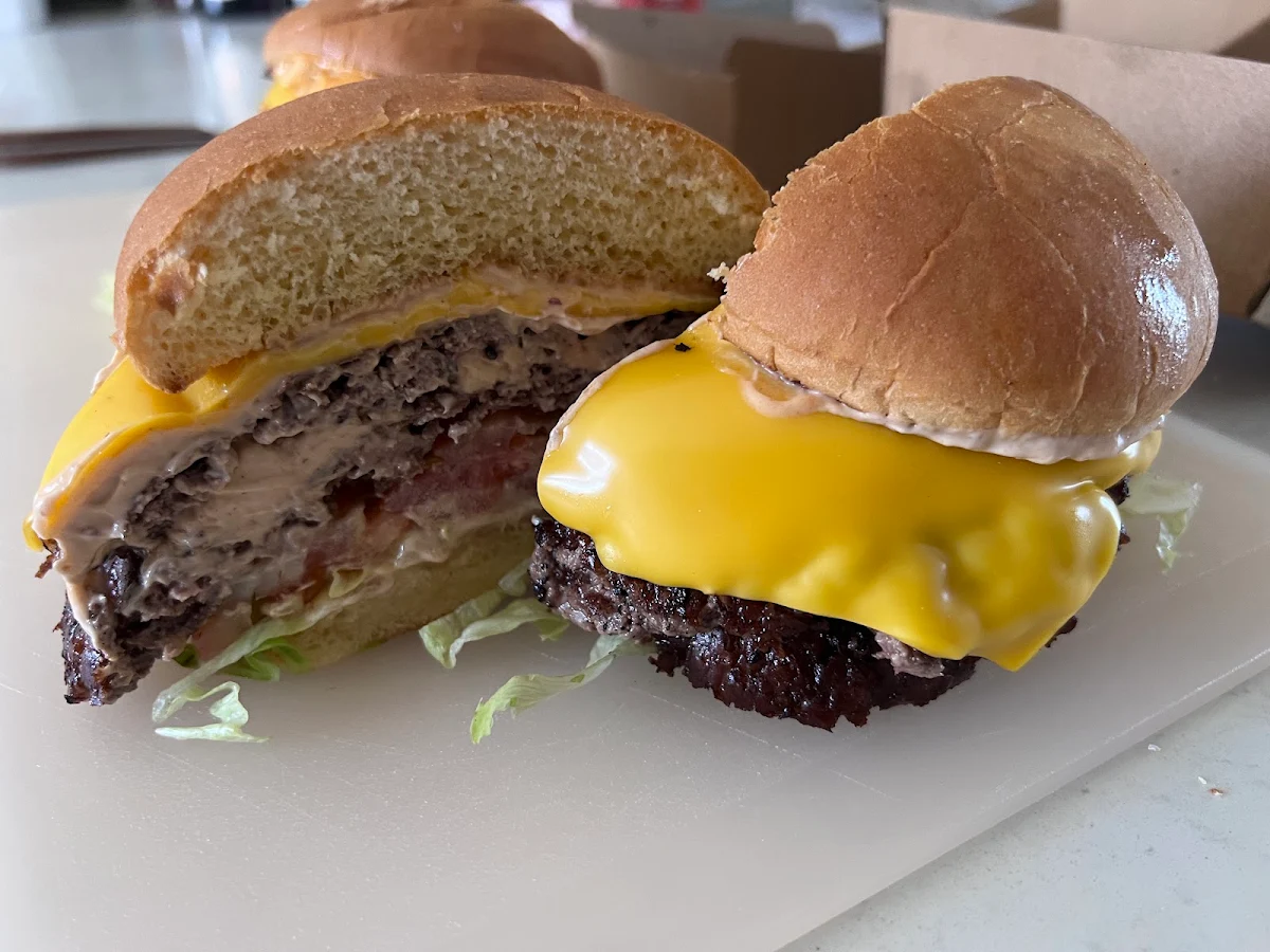 Classic Cheeseburger, Burger Village