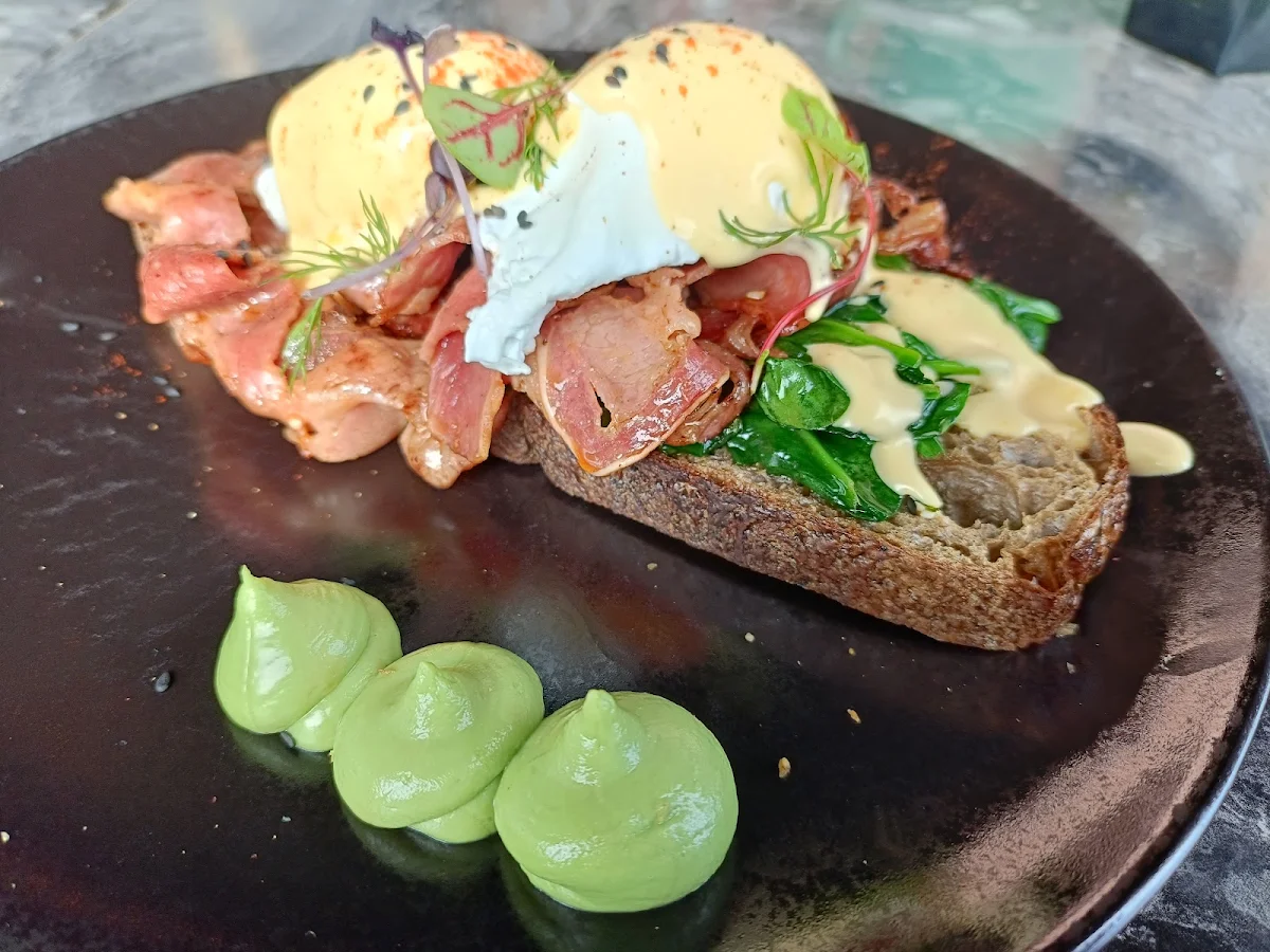 Eggs Benedict