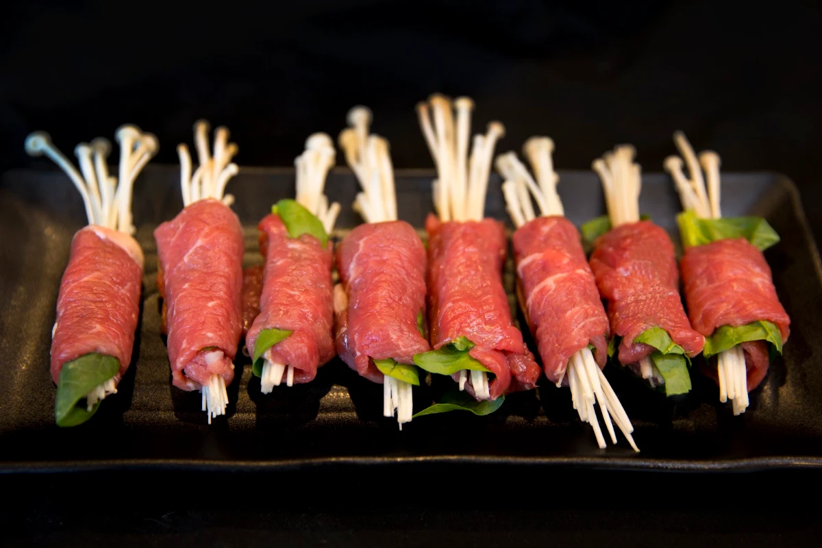 Fresh Beef Roll with Enoki Mushrooms
