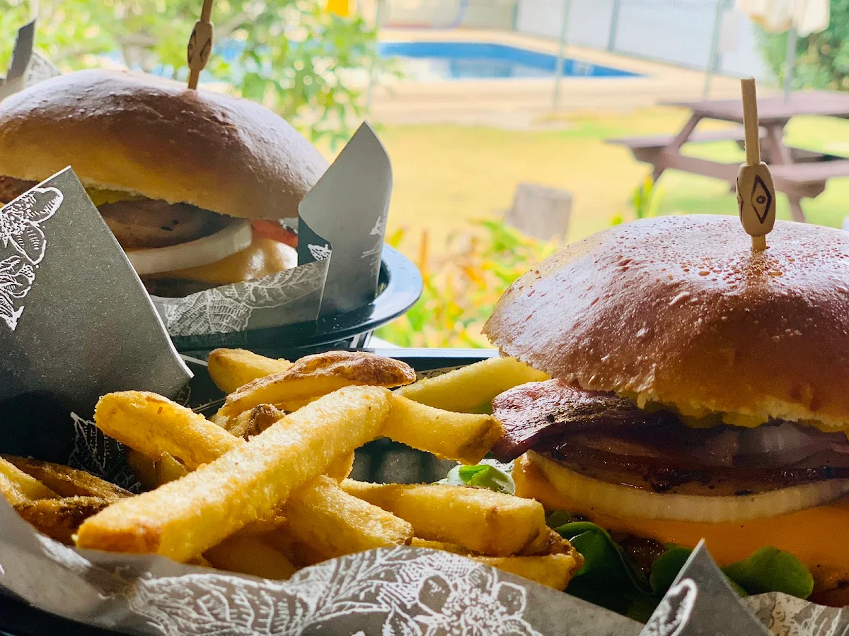 Highlights, Bowerbird Cafe