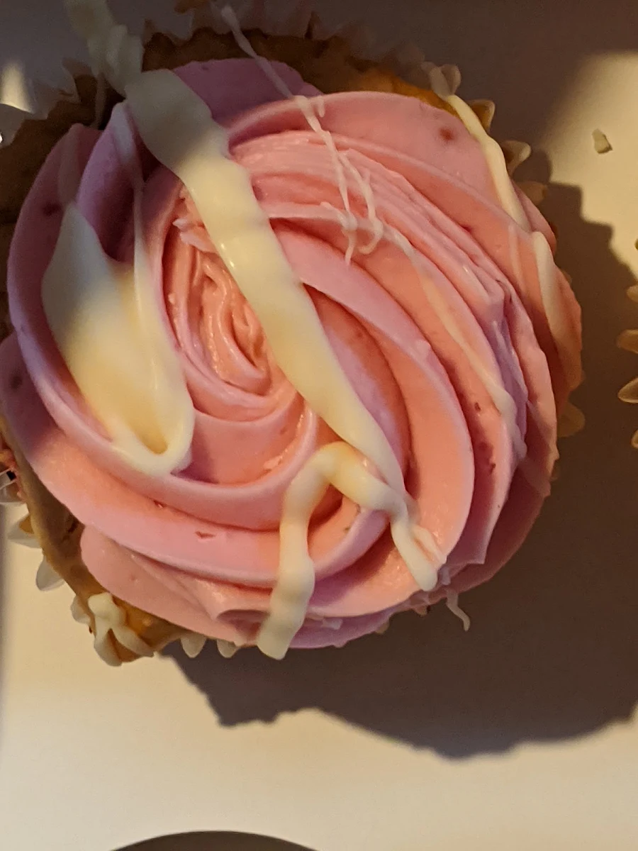 White Chocolate Raspberry Cupcakes