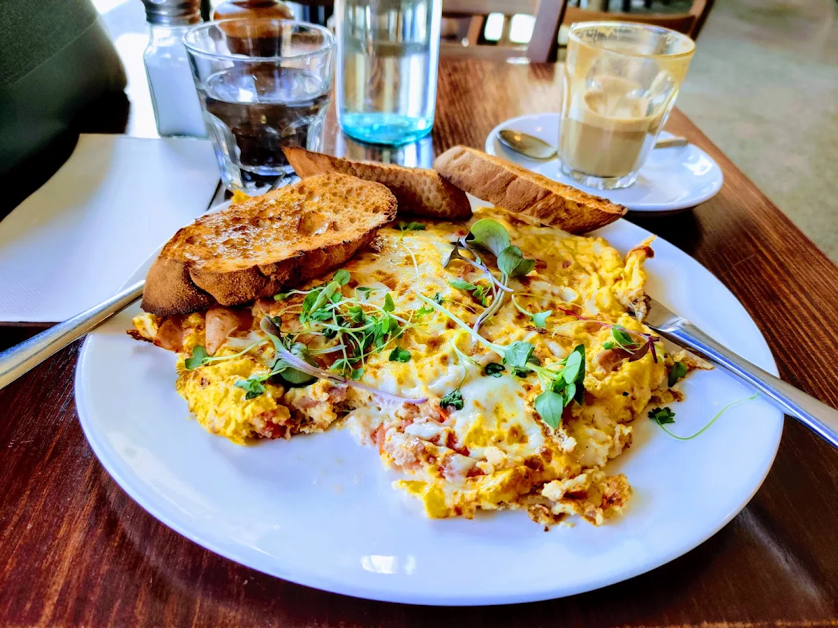 Tomato Cheese Omelette