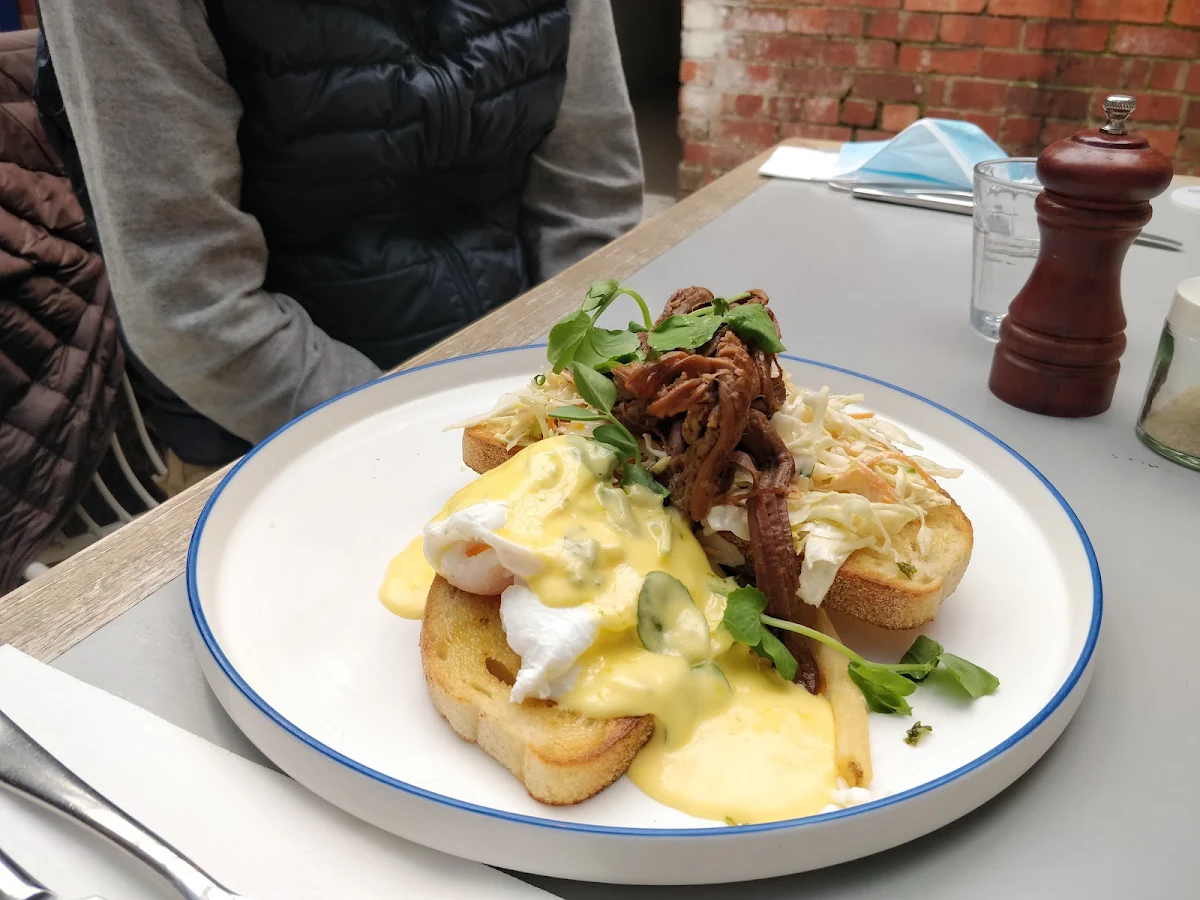 Eggs Benedict with Pulled Beef, Mr Sister Cafe