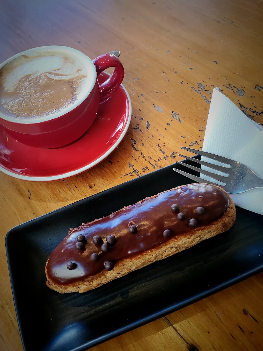 Chocolate Éclair, La Parisienne Pâtés