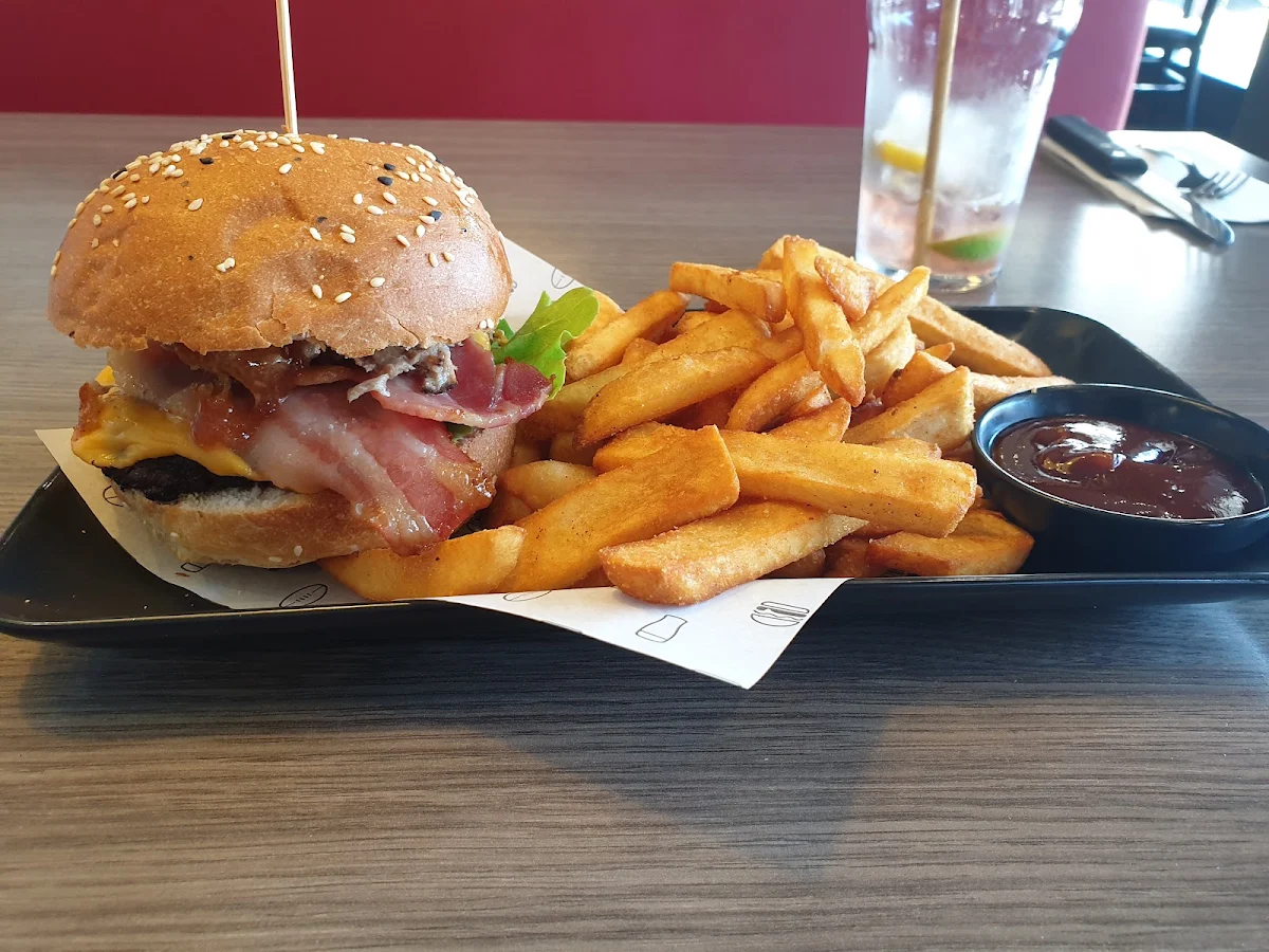Grand Slam Burger, The Sporting Globe Bar & Grill Ballarat