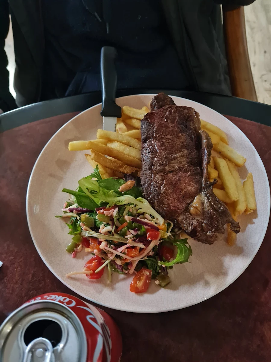 Highlights, Lilydale Tavern