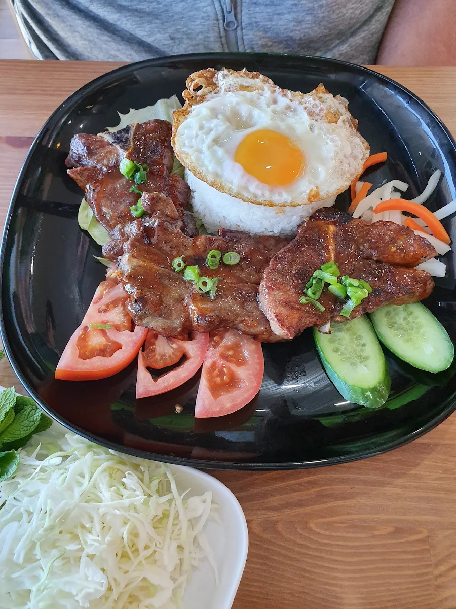 Broken Rice with Grilled Pork Chops