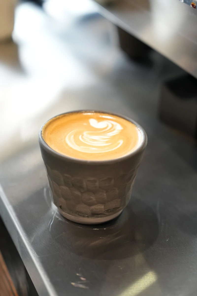 Flat White, Raven Coffee