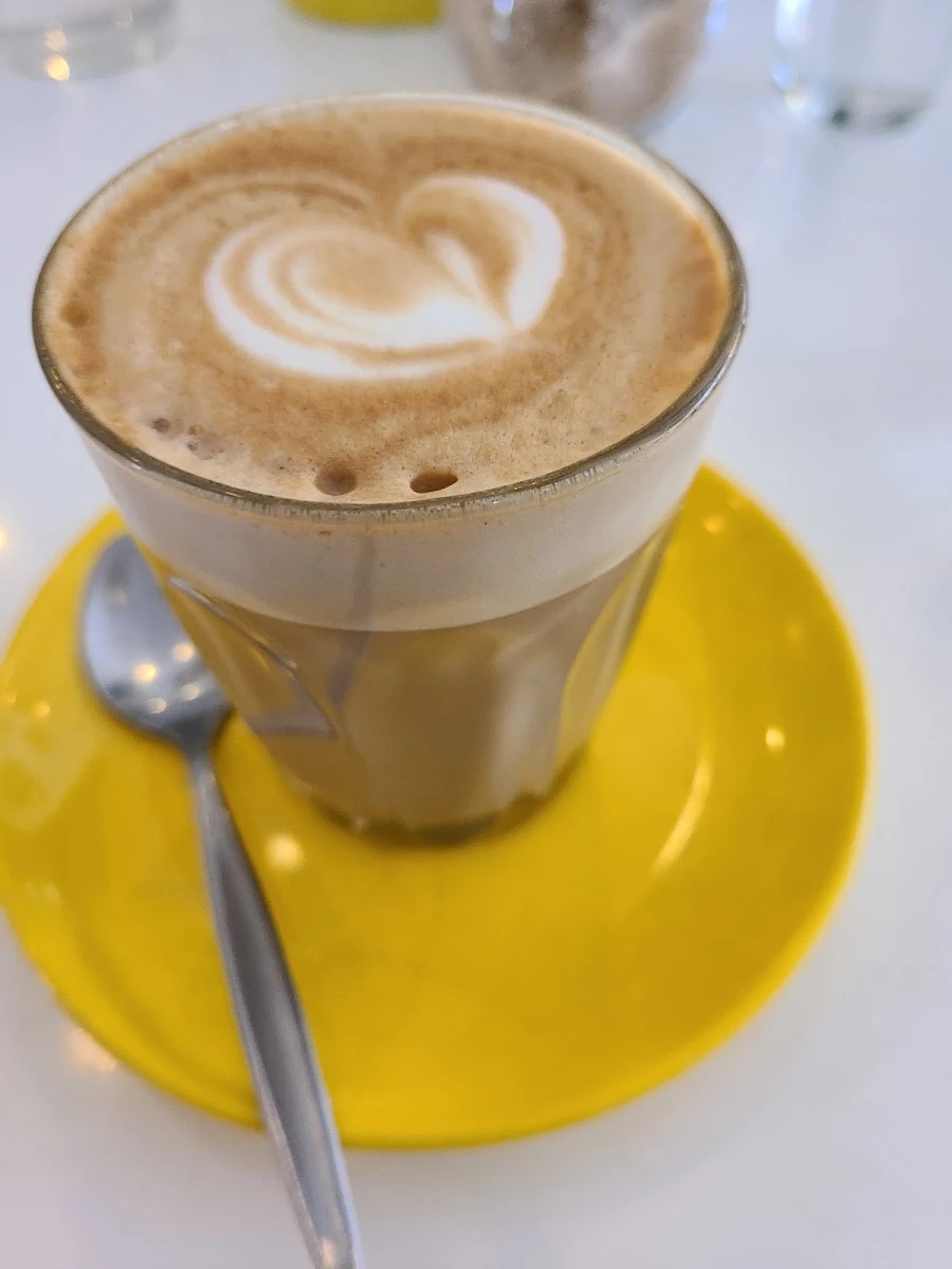 Caffè Latte, Best Mates Cafe