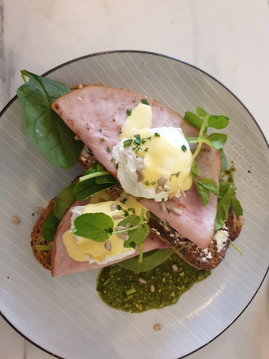 Eggs Benedict, Best Mates Cafe