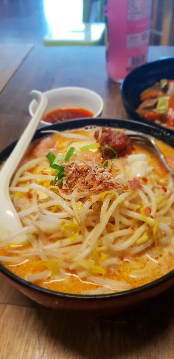 Laksa, Koi cafe