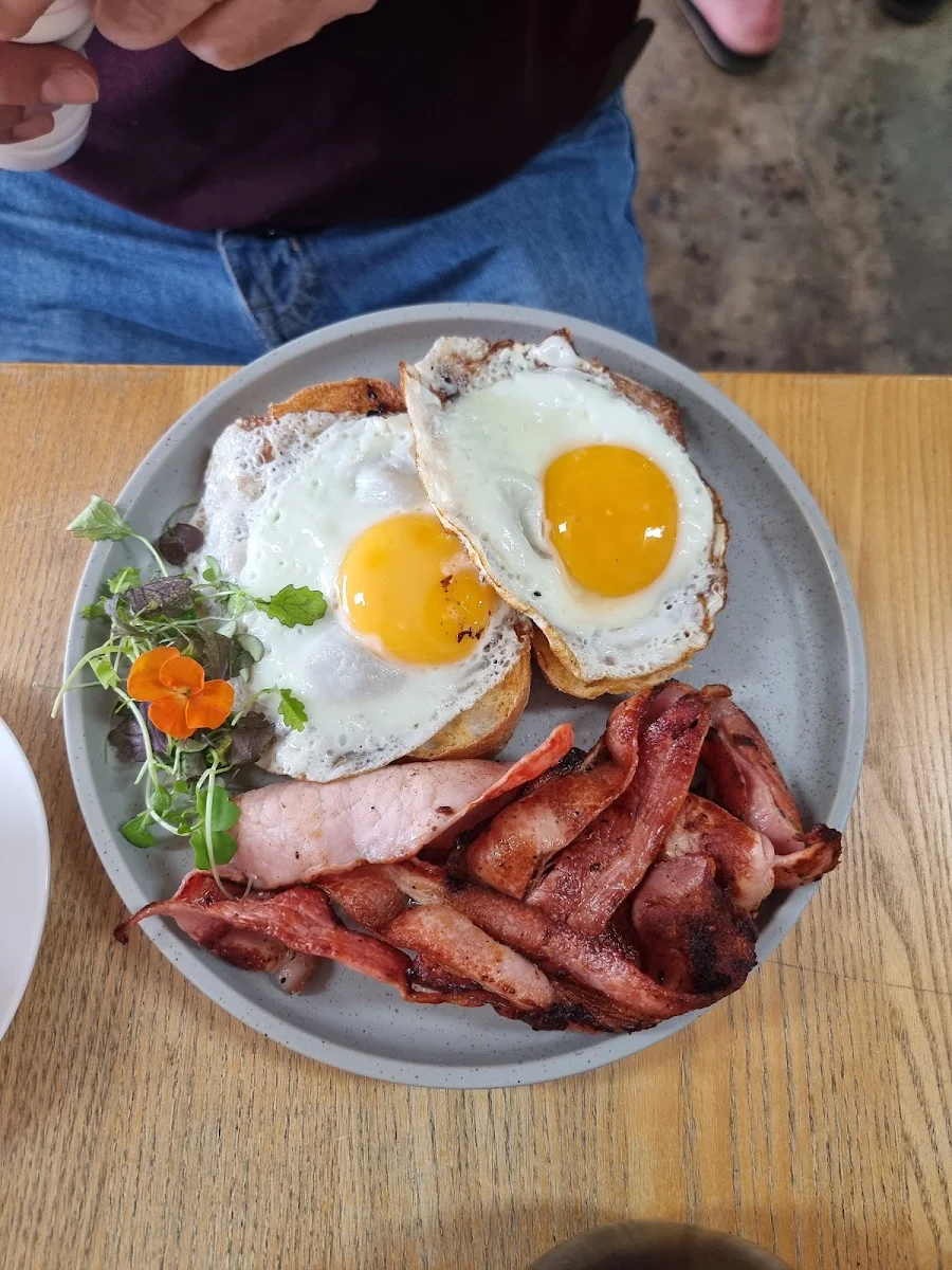 Eggs and Toast, The Local Inverloch