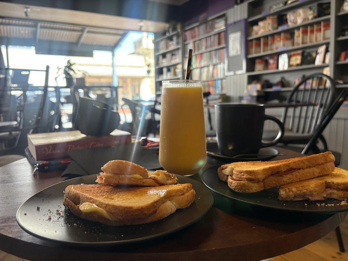 Highlights, Coffee & Book Realm