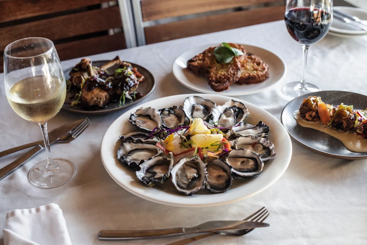 Highlights, Sails Restaurant