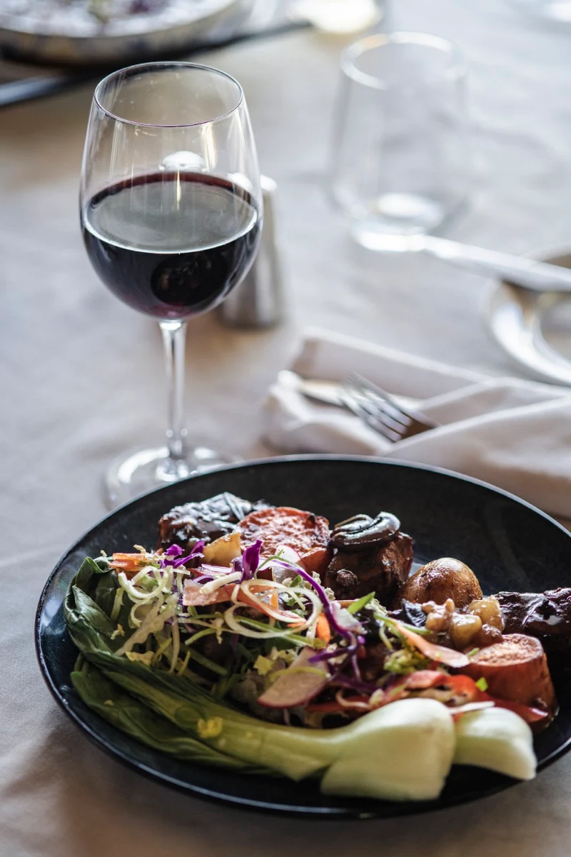 Highlights, Sails Restaurant