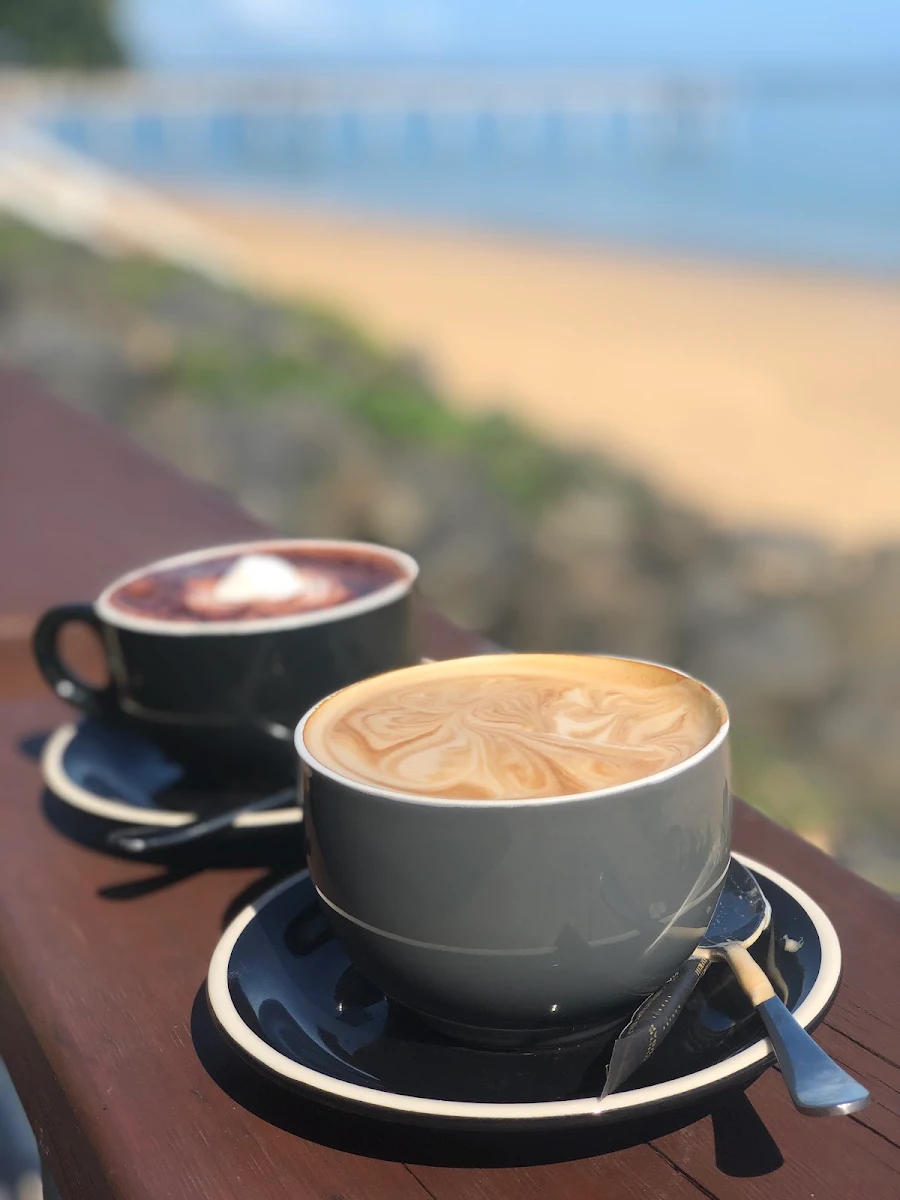 Flat White, Enzo's on the Beach